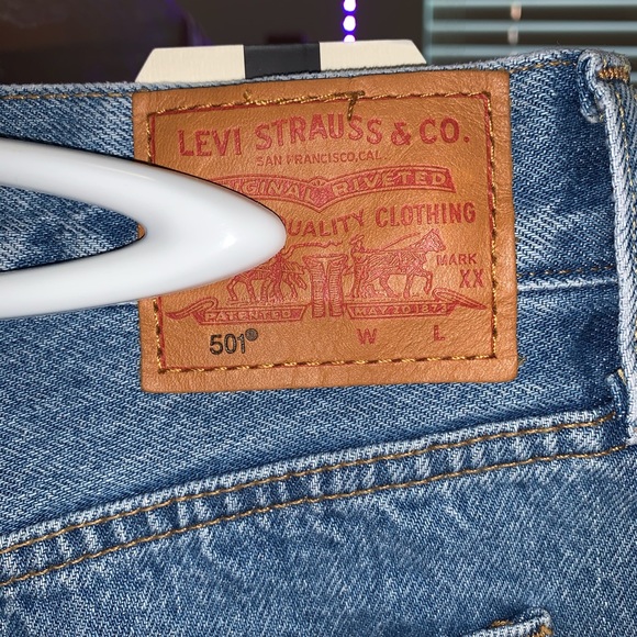 Levi’s 501 Shorts - Picture 5 of 7